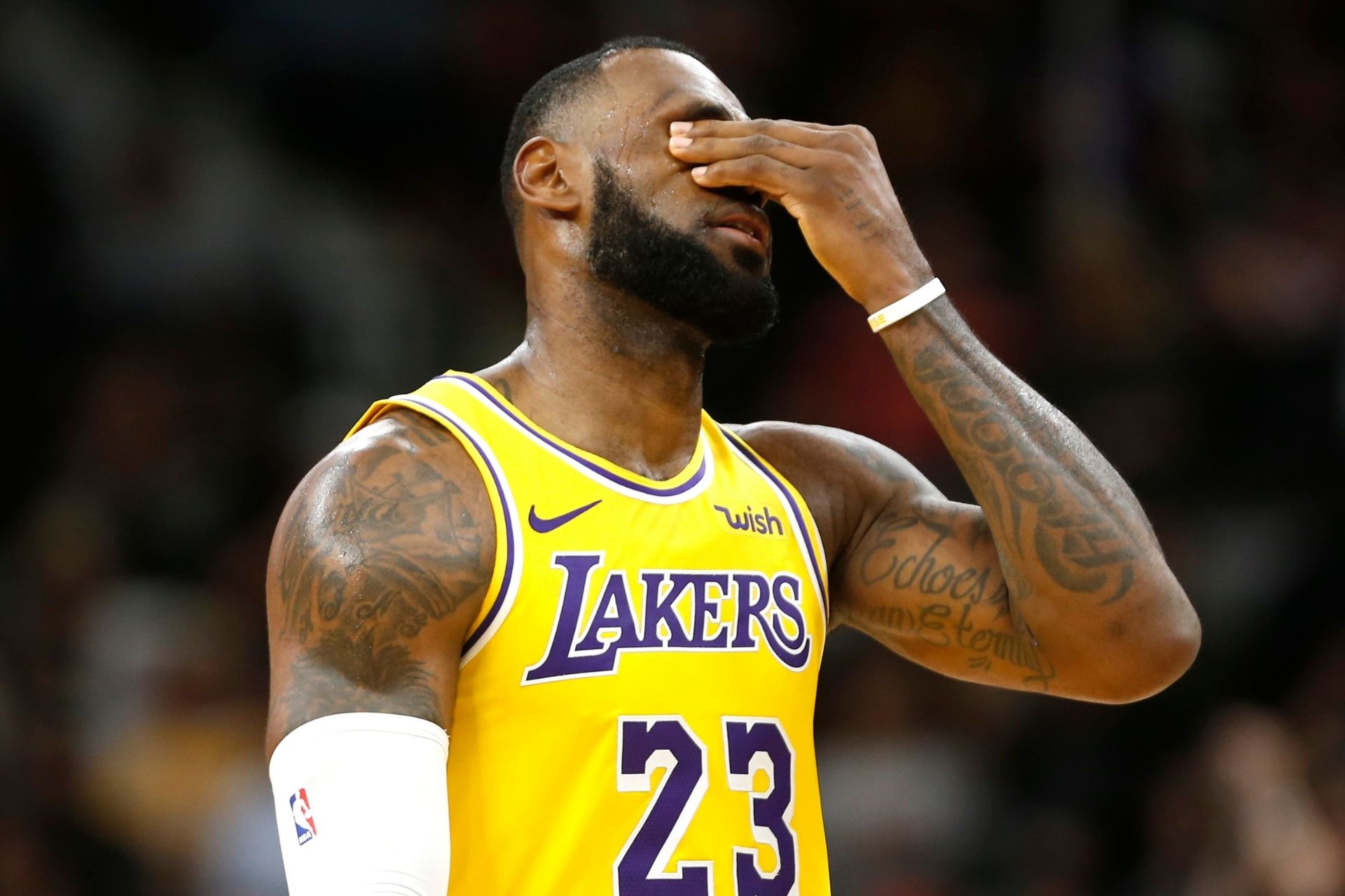 lebron-james-just-got-hit-with-this-devastating-news-that-he-never