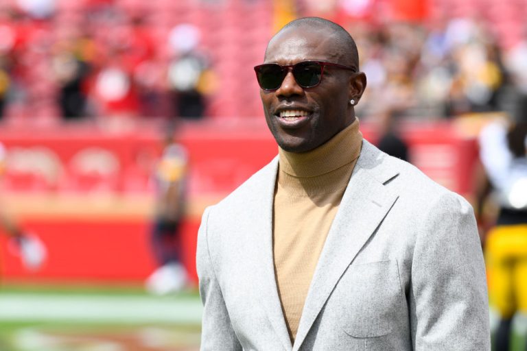 One thug found out the hard way that Terrell Owens still has some fast hands